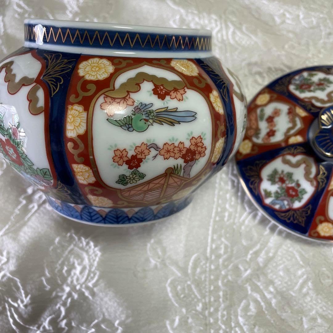 有田焼　古伊万里様式　秀峰　金彩　蓋付き壺 Online ホーム＆キッチン 有田焼 古伊万里様式 秀峰 金彩 蓋付き壺